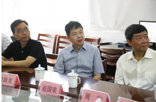 6月4日，省市场监管局党委委员、副局长，省药品监管局党组书记、局长徐润龙带队来公司开展“三服务”活动